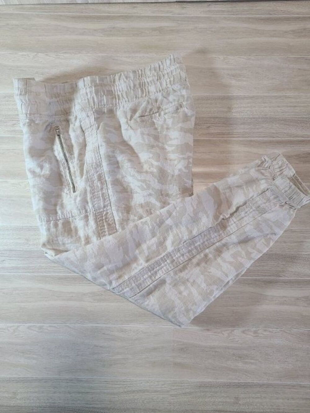 Athleta Linen Camo Jogger Pants Womens 8P Petite Beige Drawstring Travel Pants